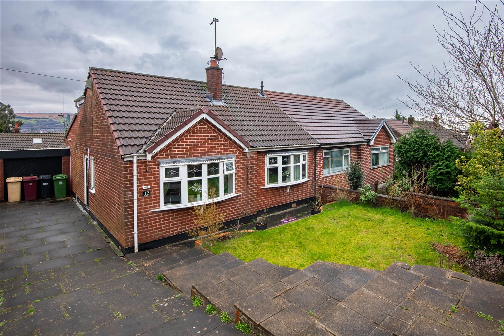 4 bed property in Hillside Avenue, Bolton